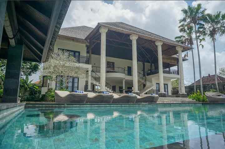 dijual villa raya melasti