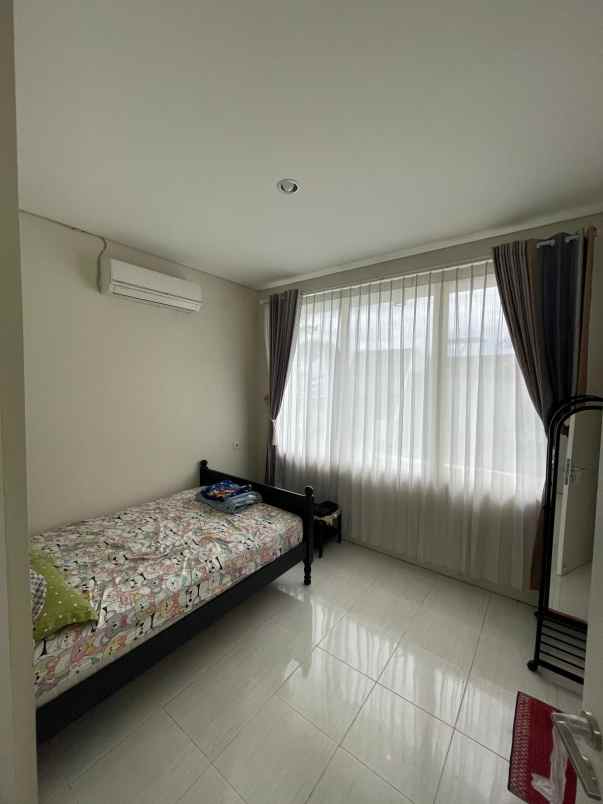 dijual villa taman dayu