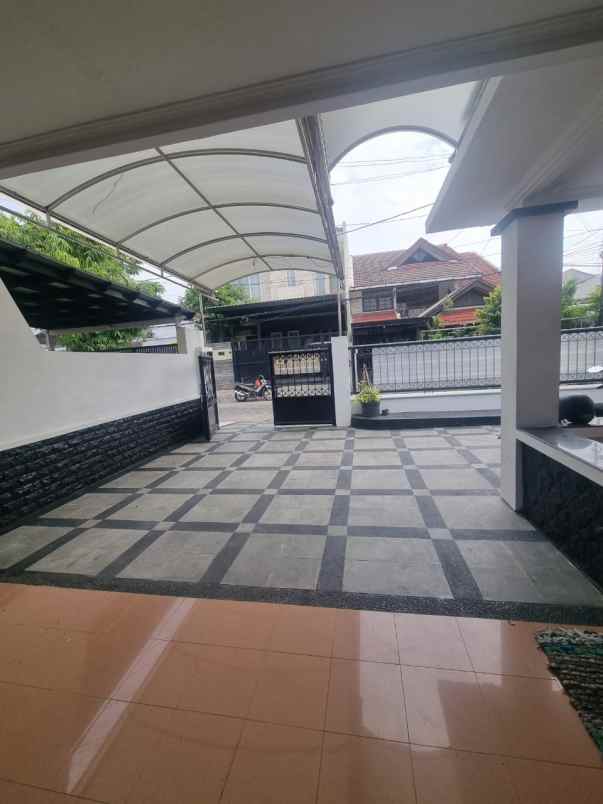 disewakan rumah darmo permai utara