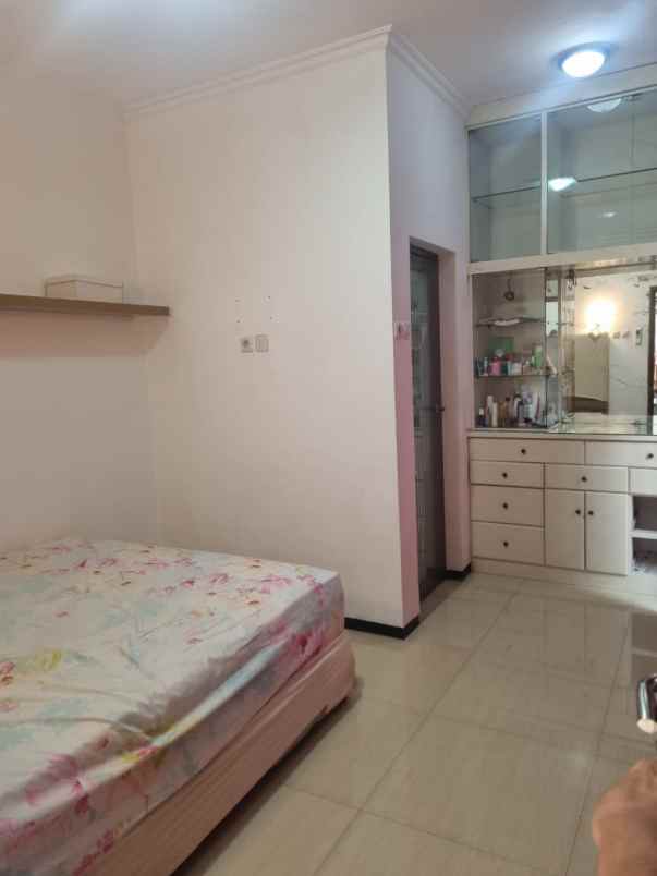 disewakan rumah darmo permai utara