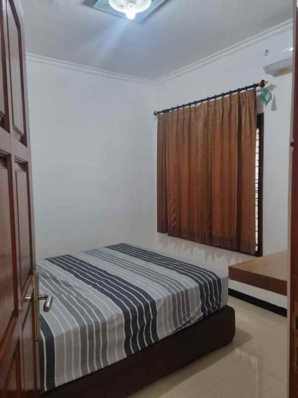 disewakan rumah darmo permai utara