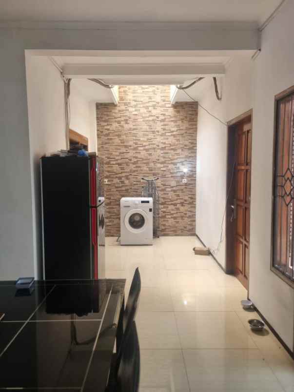 disewakan rumah darmo permai utara