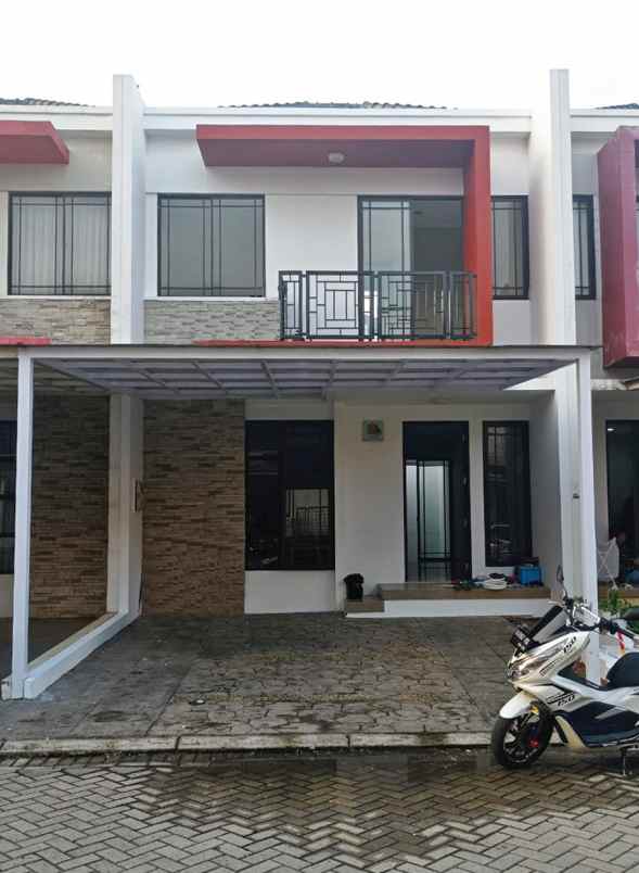 disewakan rumah green lake 2lantai