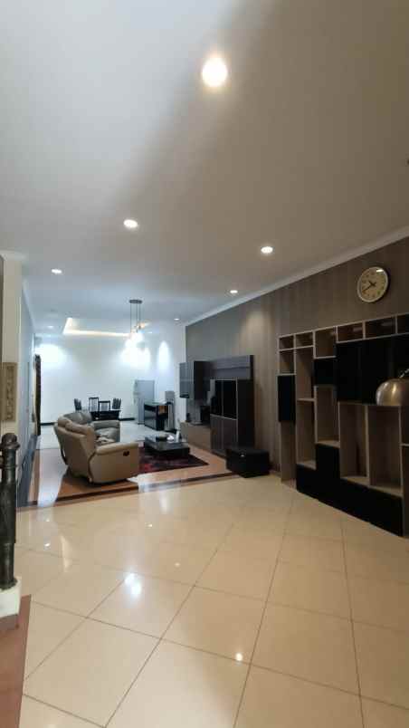 disewakan rumah jalan katamaran indah