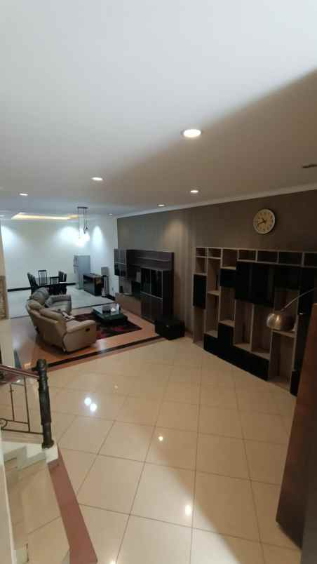 disewakan rumah jalan katamaran indah