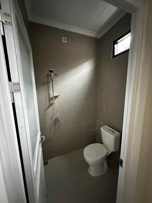 disewakan rumah wisma indah