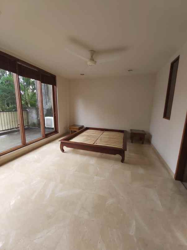 for rent house at kemang selatan