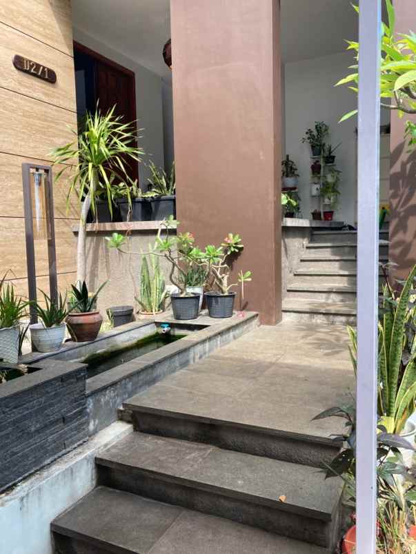 hot dijual rumah mewah sudut 3lt harga murah perabot