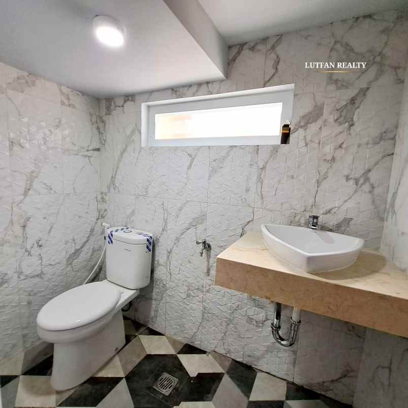 industrial modern townhouse jagakarsa dalam cluster