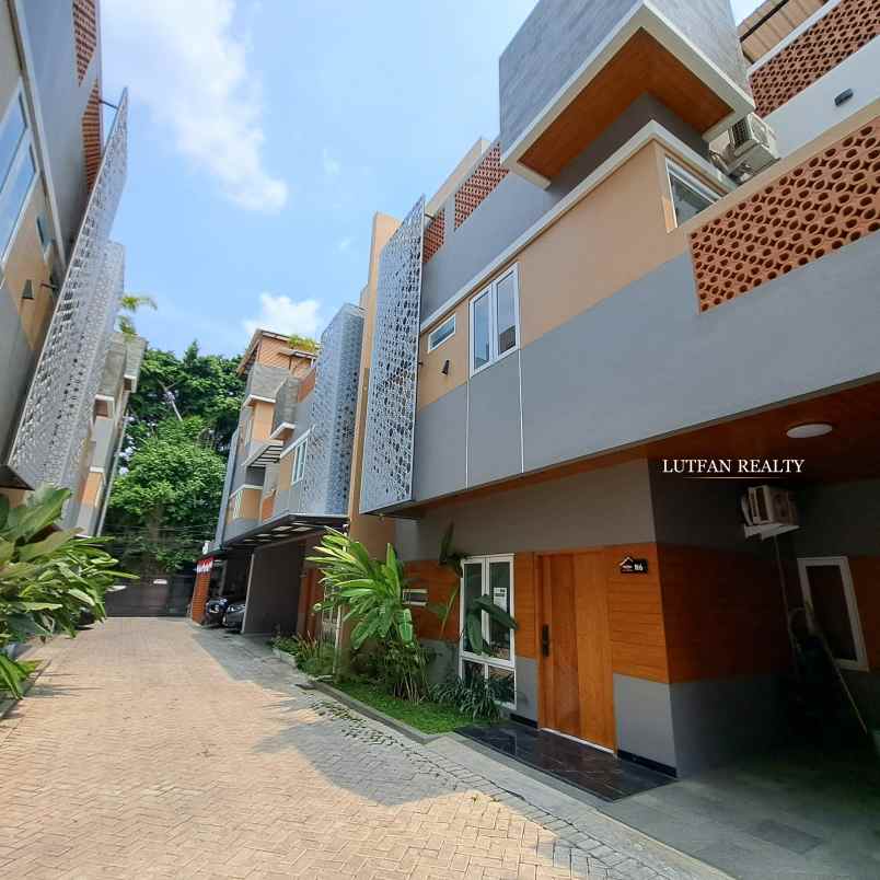 industrial modern townhouse jagakarsa dalam cluster