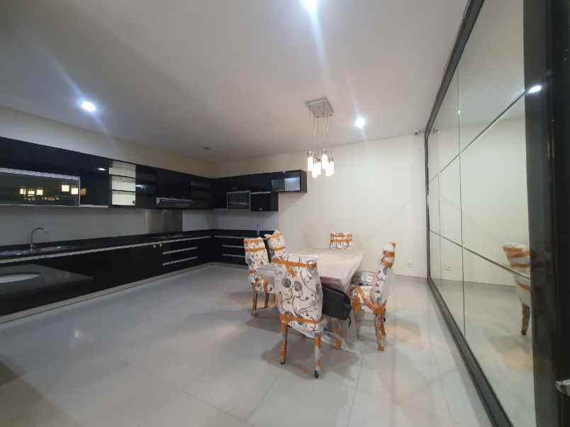 jual cepat murah rumah di pakuwon indah pf surabaya