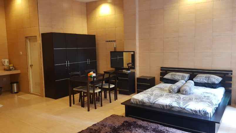 jual dua bangunan rumah masing masing empat lantai