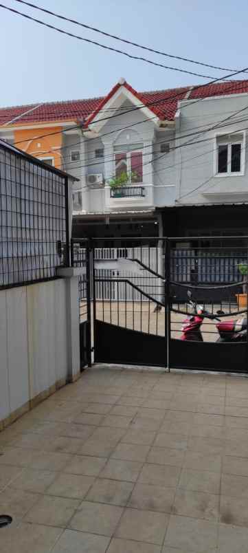 jual rumah baru selesai renov daan mogot baru