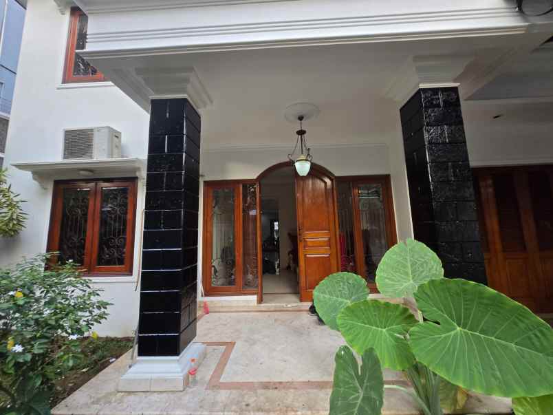 jual sewa ruman mewah swimming pool