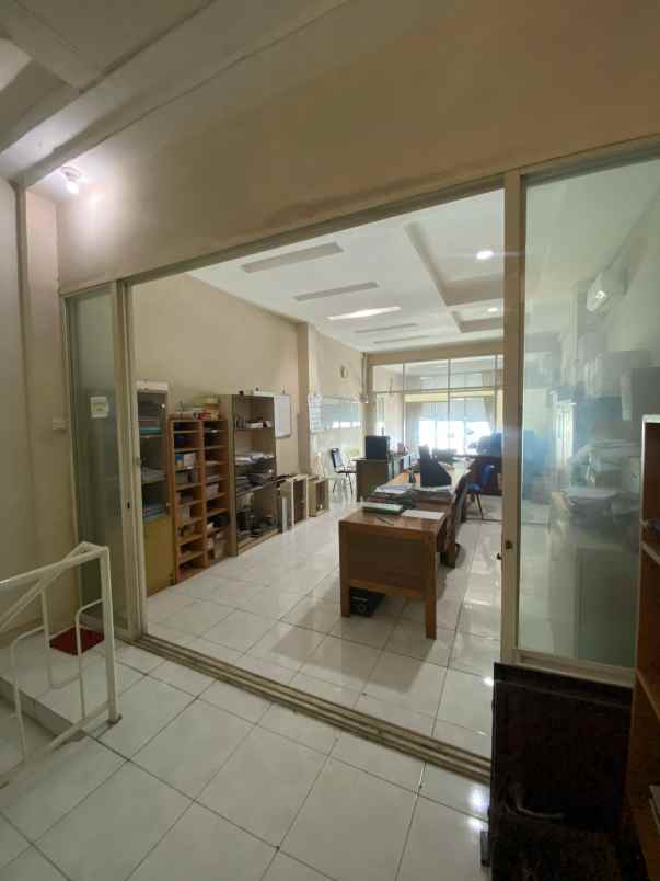 ruko 4 lantai premium manyar siap pakai tanpa renov