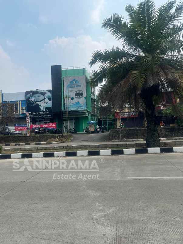 ruko luas di jalan boulevard grand depok city