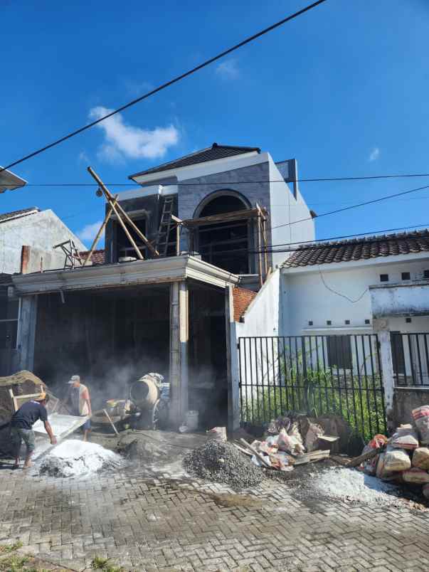 rumah 2 lantai lokasi dekat kampus umm