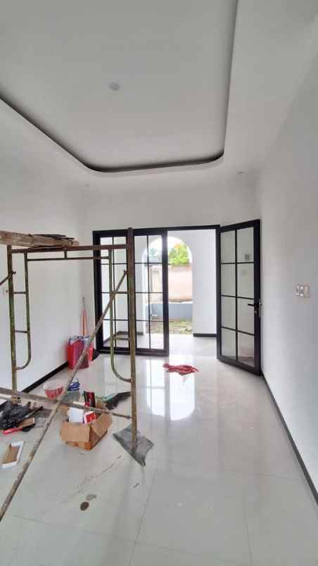 rumah 2 lantai lokasi perumahan arzeta pakis malang