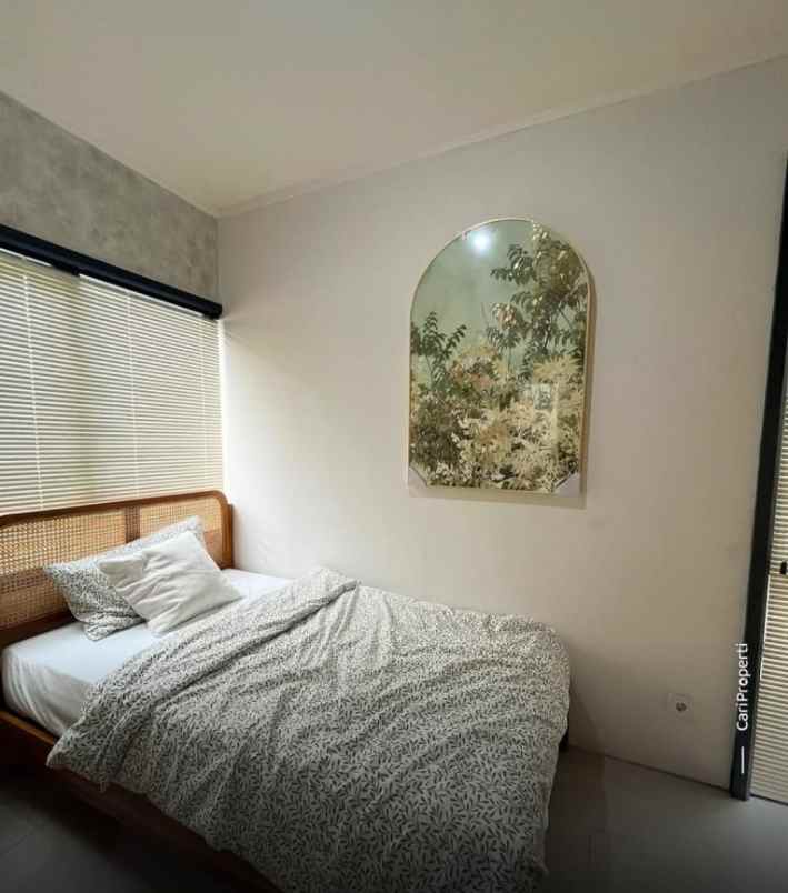 rumah 2 lantai lokasi strategis