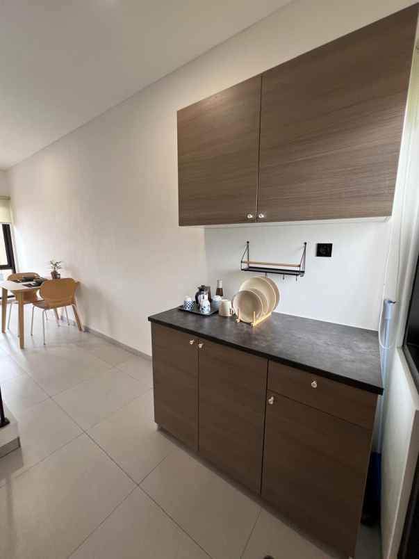 rumah 2 lantai modern klasik 10 menit tol bekasi barat