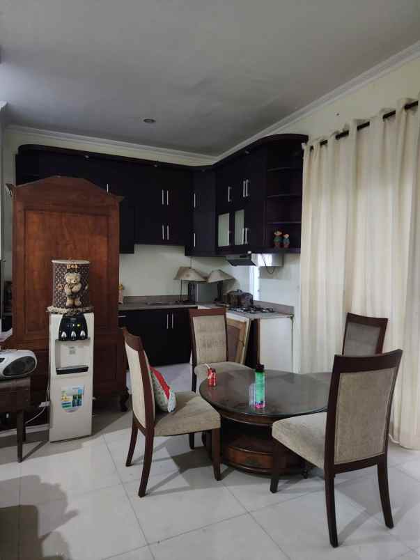 rumah 2 lantai regency one rungkut furnish surabaya