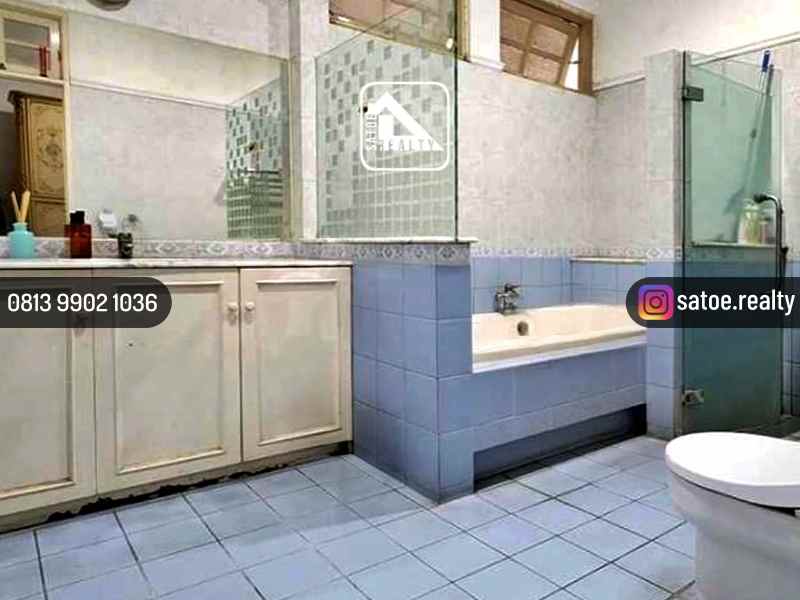 rumah 2 lantai siap huni di area premium pondok indah