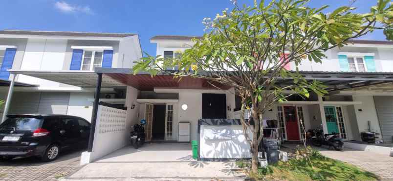 rumah 2 lantai siap huni dijual murah