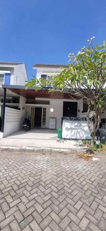 rumah 2 lantai siap huni dijual murah