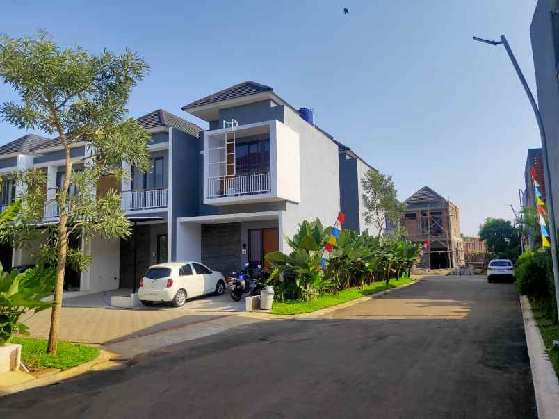 rumah 3 lantai dan siap huni