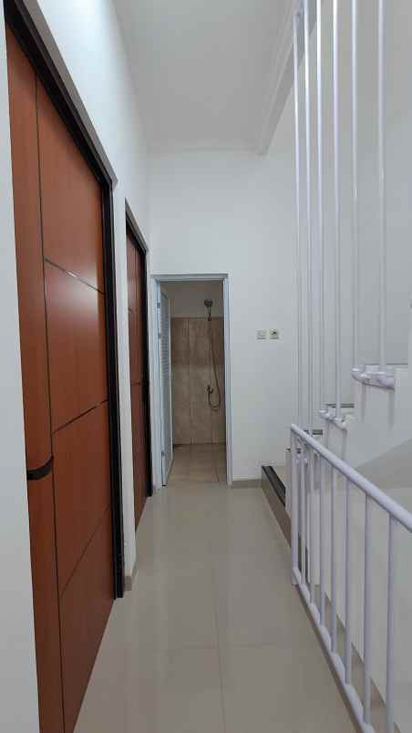 rumah 3 lantai harga affordable akses mudah ke jakarta