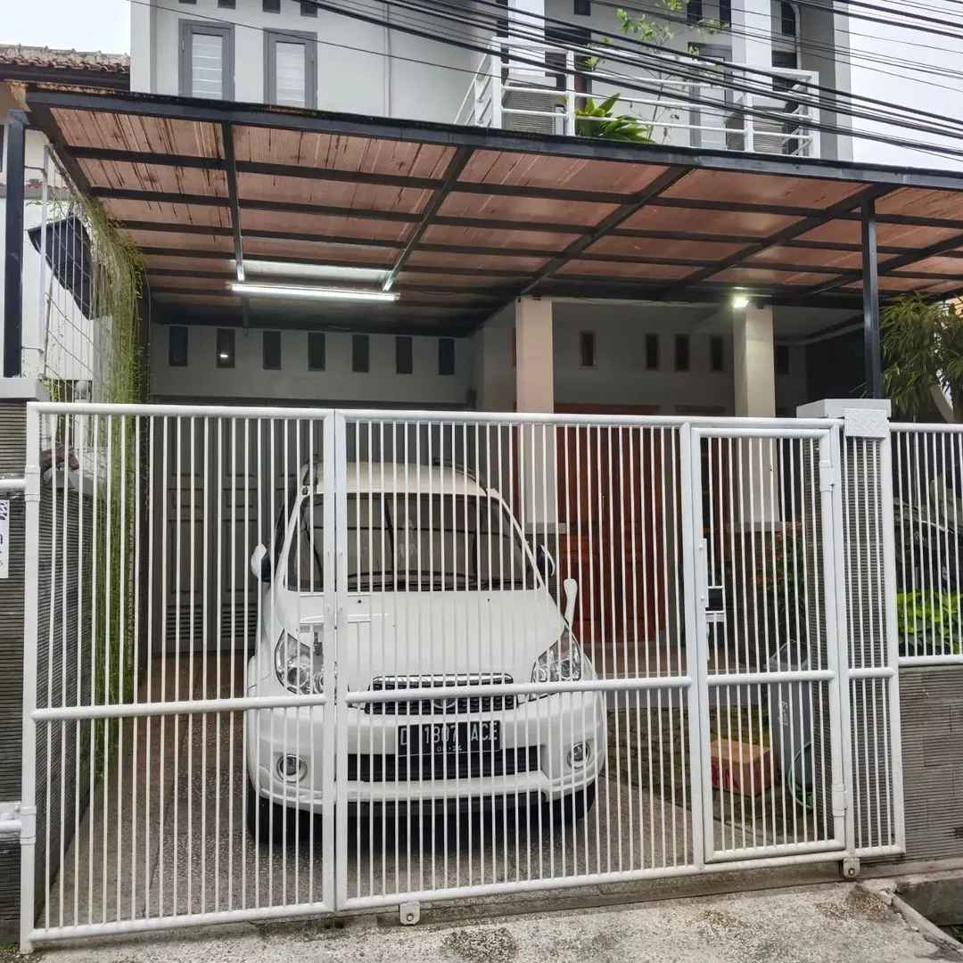 rumah asri cantik di turangga buah batu bandung