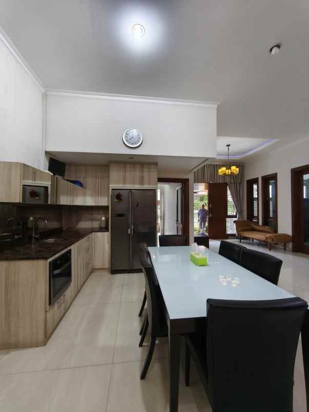 rumah bagus shm tomang jakarta barat