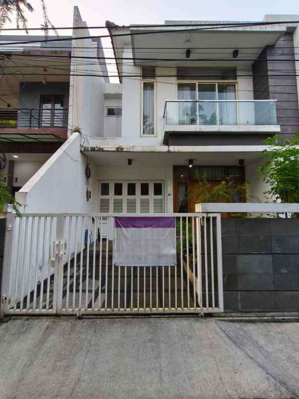 rumah bagus shm tomang jakarta barat