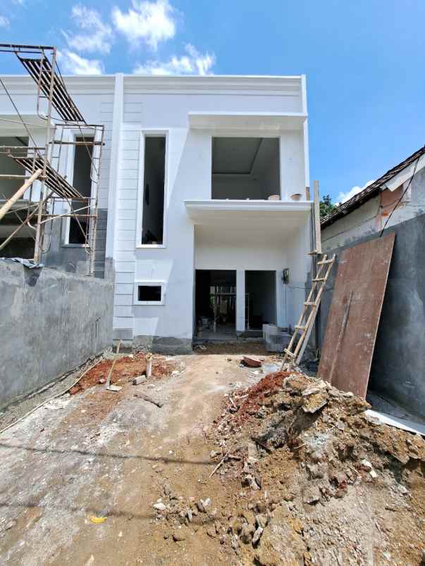 rumah baru 2 lantai minimalis cipayung jakarta timur