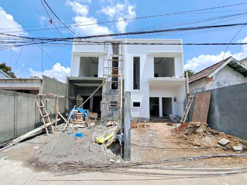 rumah baru 2 lantai minimalis cipayung jakarta timur