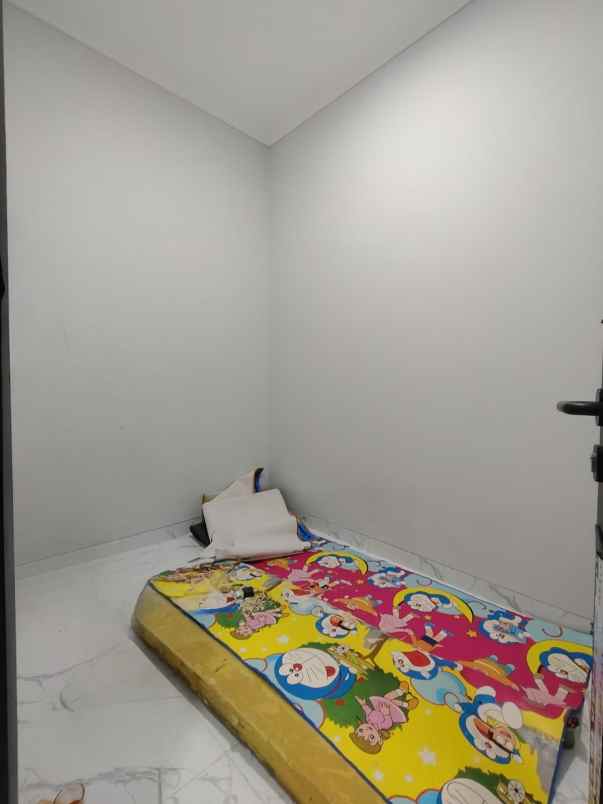 rumah baru 2 lantai minimalis di condet jaktim