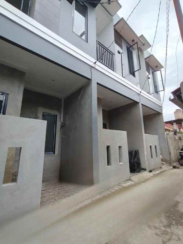 rumah baru 2 lantai minimalis di condet jaktim