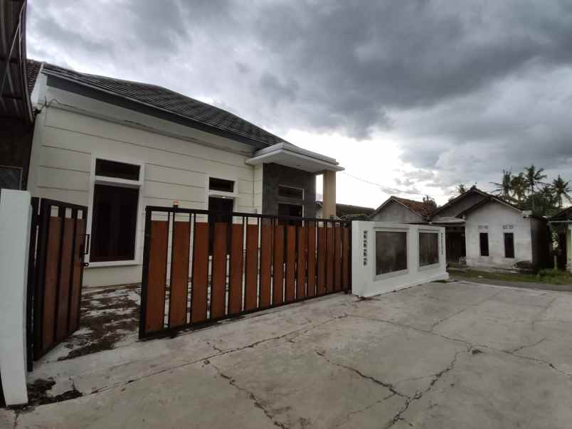 rumah baru cantik siap huni view merapi murah