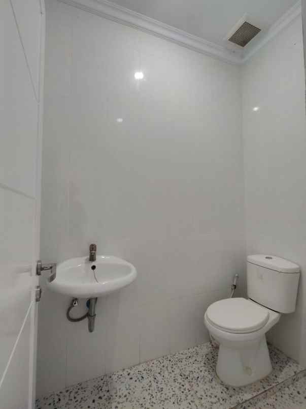 rumah baru dalam komplek di pondok kelapa jaktim