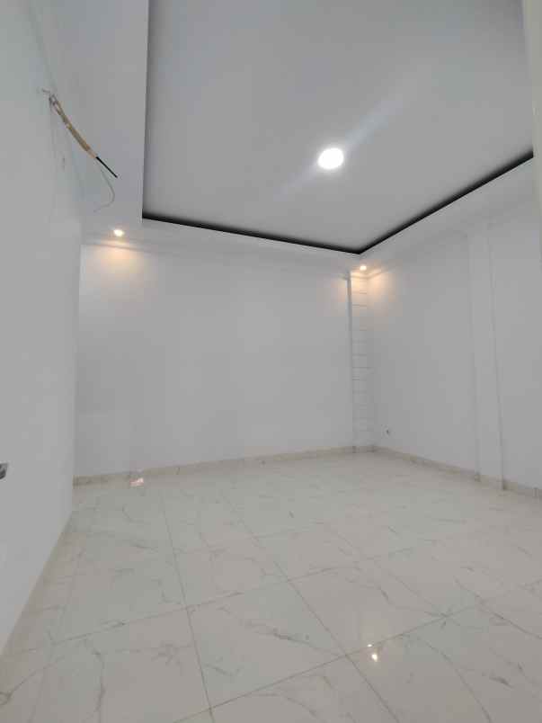 rumah baru dalam komplek di pondok kelapa jaktim