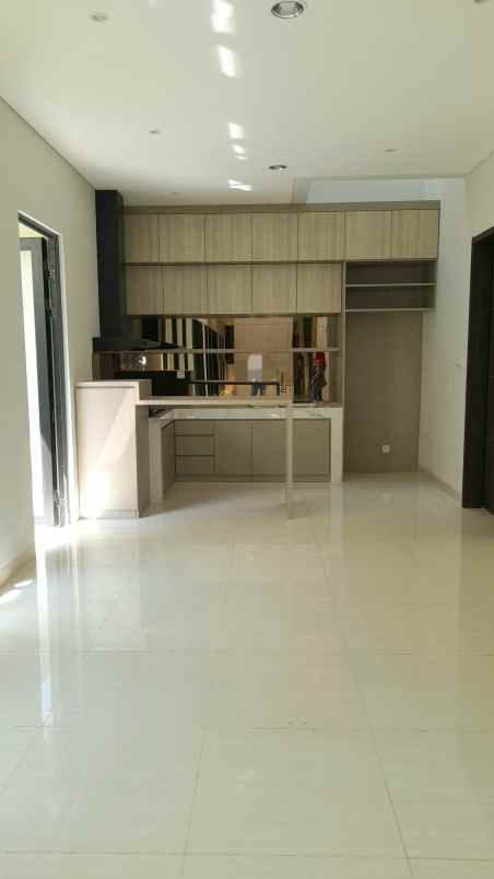 rumah baru semi furnish di summarecon kota bandung