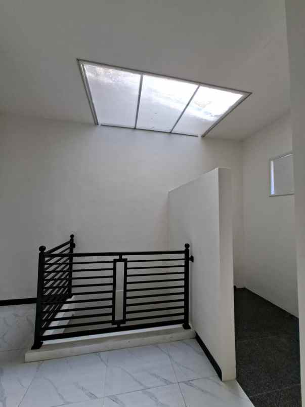 rumah baru siap huni 2 lantai di sawojajar