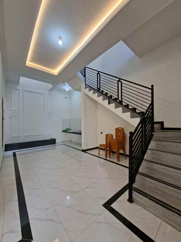 rumah baru siap huni 2 lantai di sawojajar