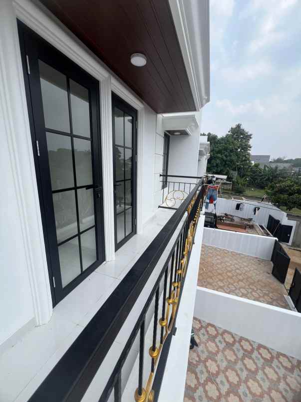 rumah baru siap huni dekat ke akses tol jatiwaringin