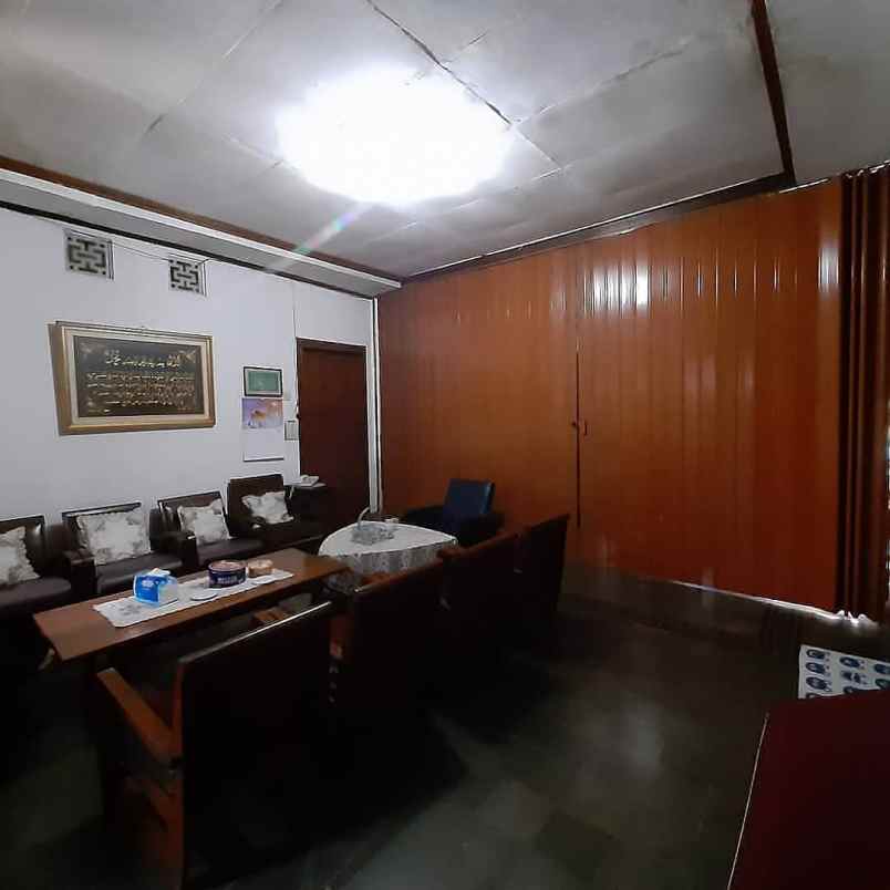rumah belanda non heritage di pusat kota