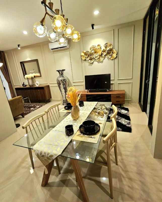 rumah cantik 2 lantai full furnished dekat maguwoharjo