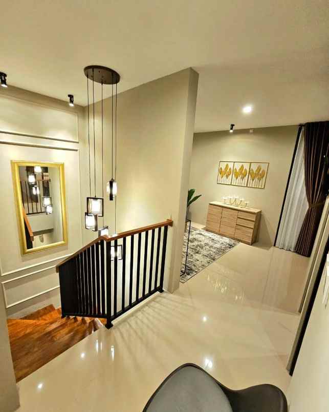 rumah cantik 2 lantai full furnished dekat maguwoharjo