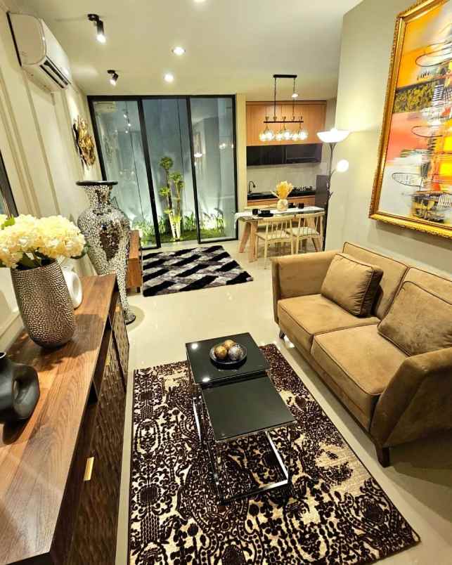 rumah cantik 2 lantai full furnished dekat maguwoharjo