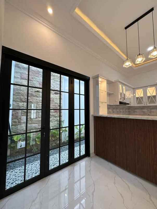 rumah cantik klasik modern dekat pasar cebongan