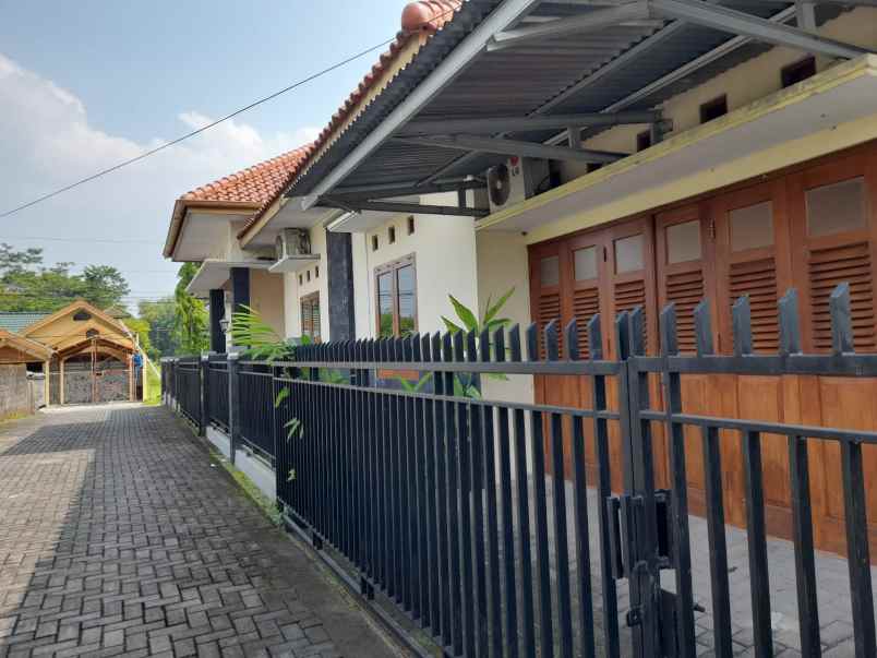 rumah cantik mewah elegan strategis di sleman